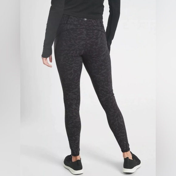 Athleta Leggings‎ Women’s Size Small Black Lynx Rainier Printed Tight Reflective - Picture 10 of 13